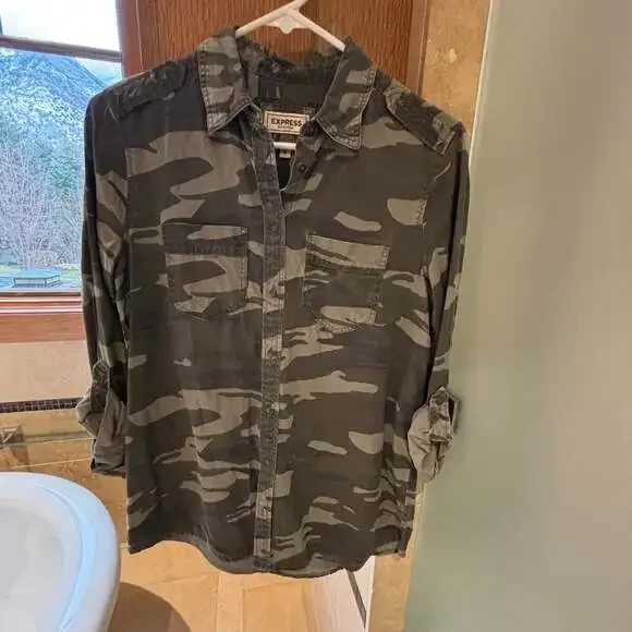 Express Camouflage Military Boyfriend Button Down Shirt- XS - Picture 1 of 3